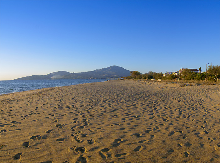 La casa vacanze vista dalla vicina spiaggia di Ascea Marina